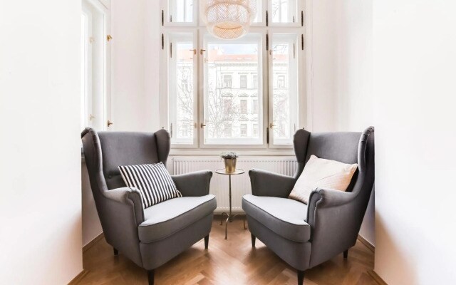 Trendy Local Apartment