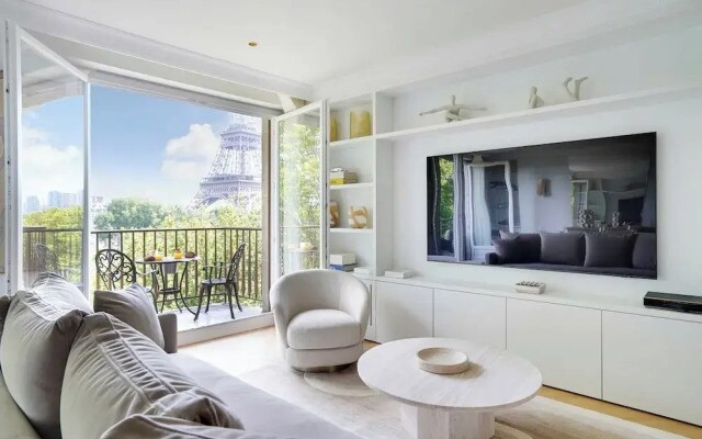 Luxurious Apartment - 2br- 6P Eiffel Tower View