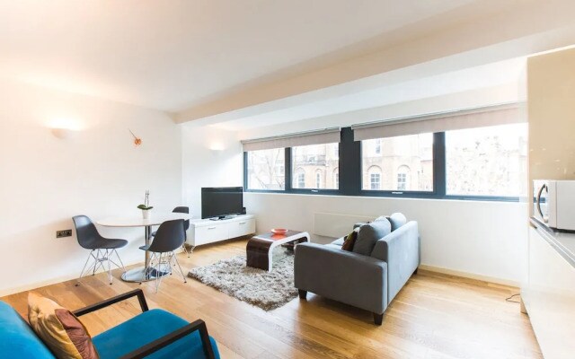 Spacious 1 Bedroom Apartment in Kensington - A1