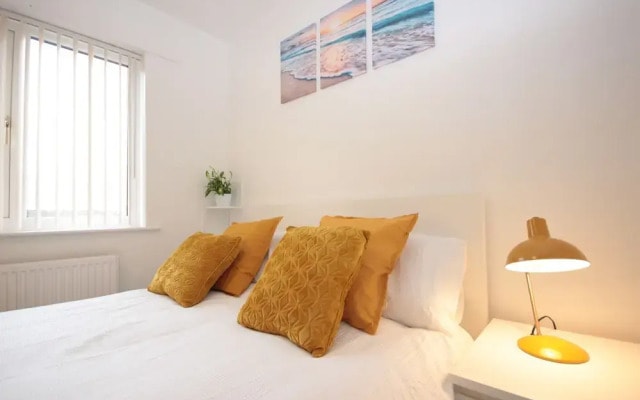 HU1 Marina Hub (sleeps 4)