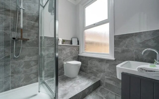 Host Apartments Seel St Modern Townhouse Apt