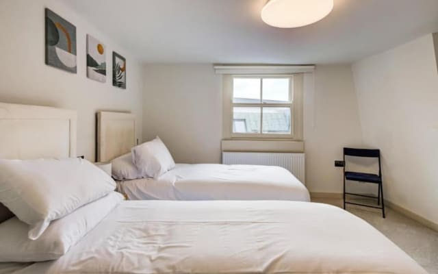 Stylish 2BR Apartment in Leicester Square