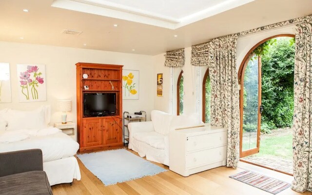 Charming Garden Studio in Shepherd's Bush