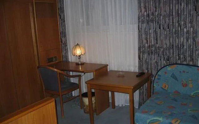 Isaak Miles Hotel