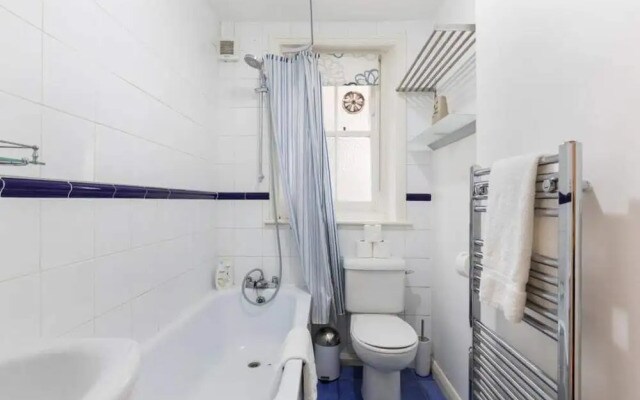 Charming 2 bed Apartment in Queen's Park W/garden