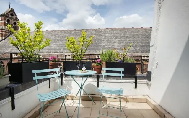 The Modern Gloucester Road Gem - FVE