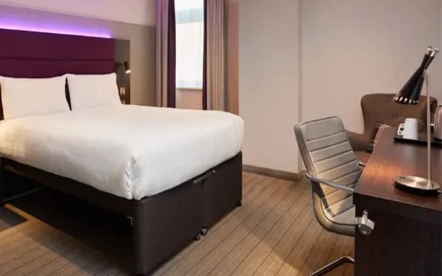 Premier Inn Heathrow Airport T2 & T3 (Bath Road)