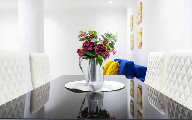 3 Bed 3 Bathroom Flat in Kensington B