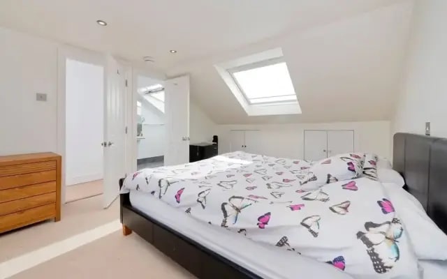 Bright & Spacious 5 Bed House in Charming Putney