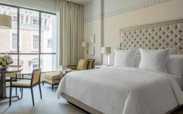 Отель Four Seasons Hotel Madrid