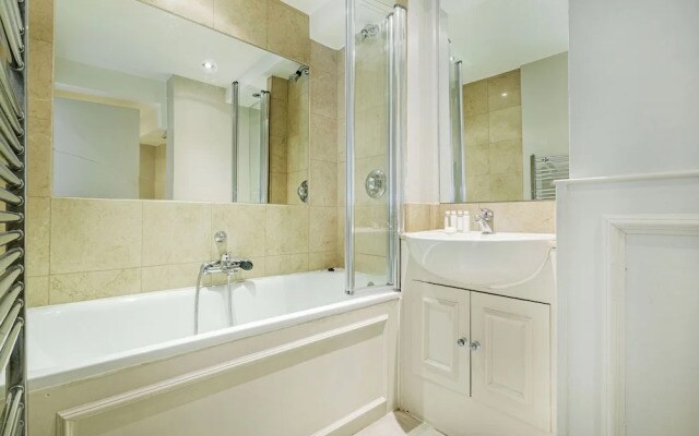 Cadogan Street Apartment