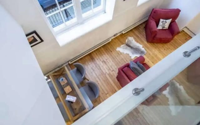 Stylish Loft-style Apartment Close to Overground