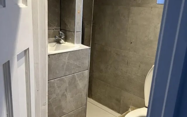South London Single Bedroom in Mitcham