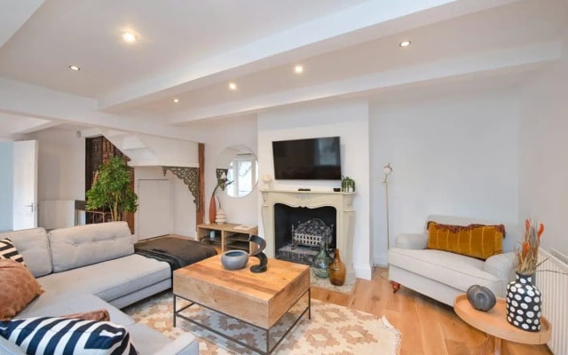 The Falkland Hideaway - Modern 2BDR with Garden