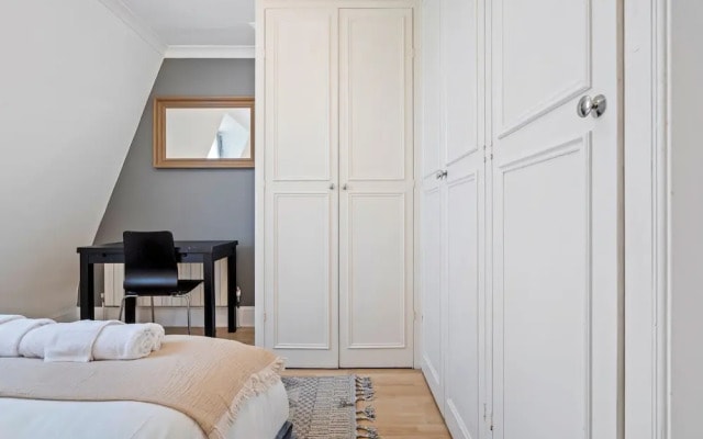 Charming London Apartment With 2 Bedrooms