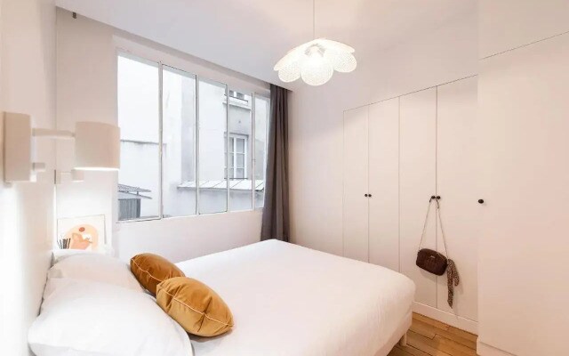 Central And Renovated Parisian Apartment, 6-7 Guests