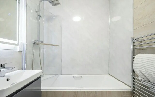 Beautiful Flat Near the Center 11 min
