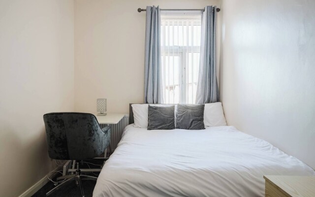 6-bed Manchester Holiday