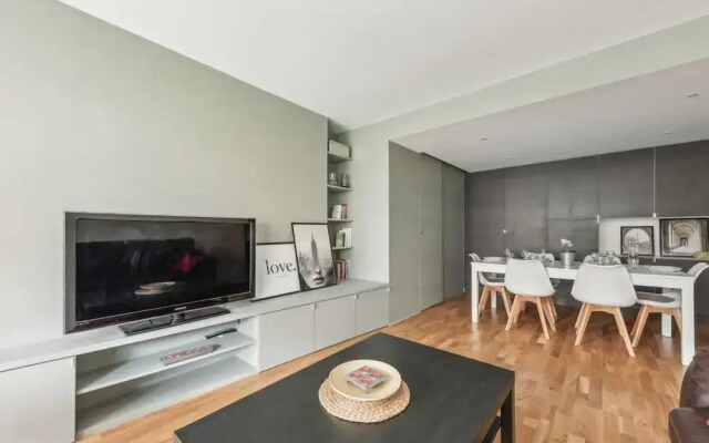 Spacious Apartment With Balcony -11th- Mobility le