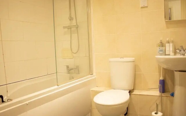 Spacious 2 Bedroom in Woolwich, 15 Minutes to 02