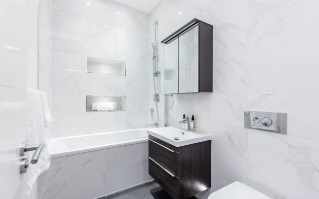 Stylish 2bed 2bath in Notting Hill