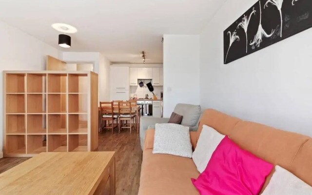 Spacious 2bdr Apt for 4p, Near Trendy Hackney