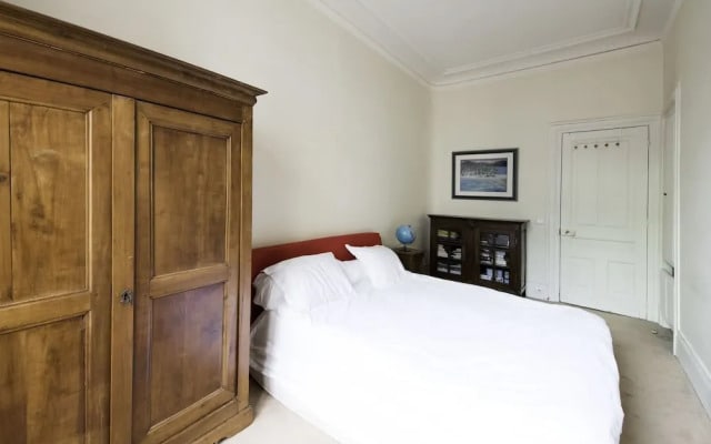 Veeve Champs Élysées Hideaway