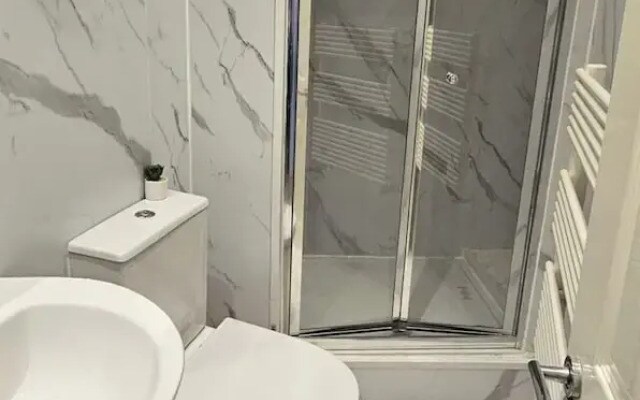 London Charm - Moscow Road Apartment