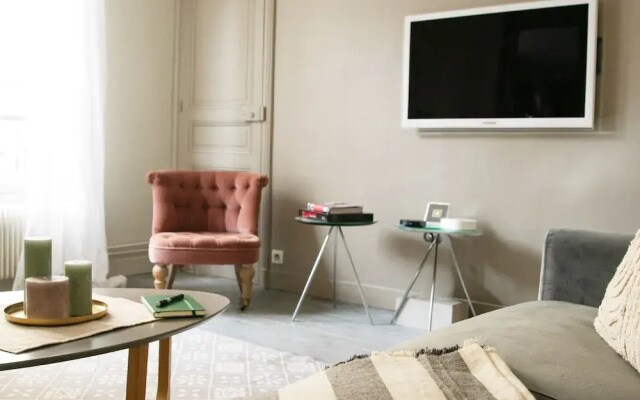 1BR Near Eiffel & Les Invalides