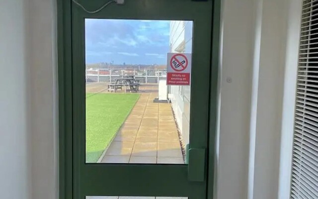 1B Steps to Uni & Stadium - Wi-fi, Brekie, Netfilx