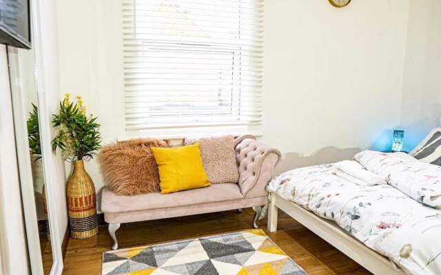 Luxury Studio Flat in London