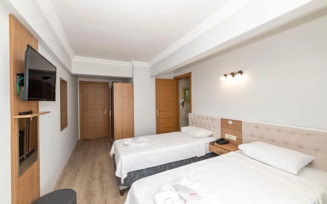 Metro Hotel