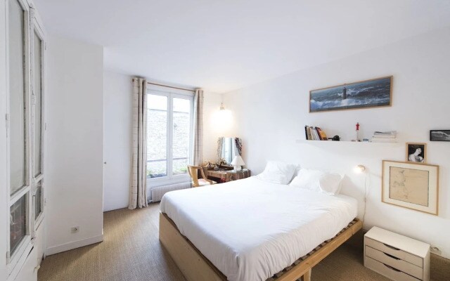 Place de la Republique Hideaway