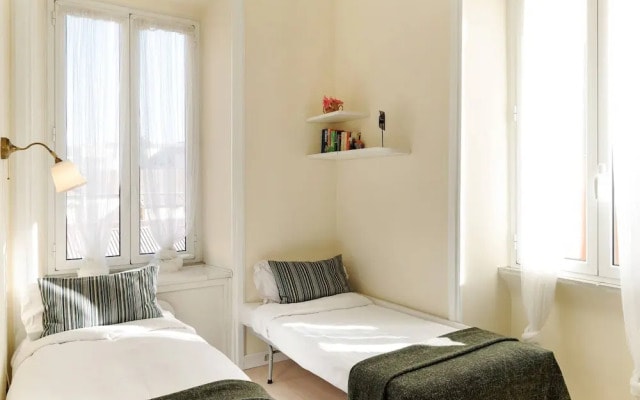 Sunny Flat In Elegant Building Close To Colosseum