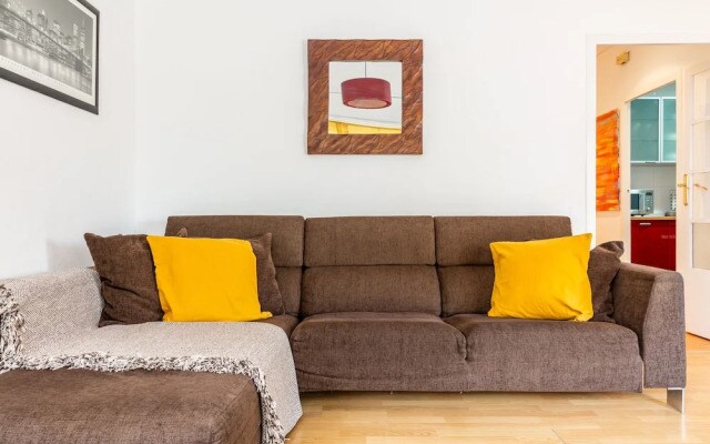 Ab Enric Granados Apartment