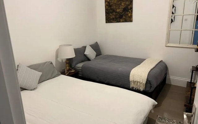Modern and Spacious 2 Bedroom Flat Near Shoreditch