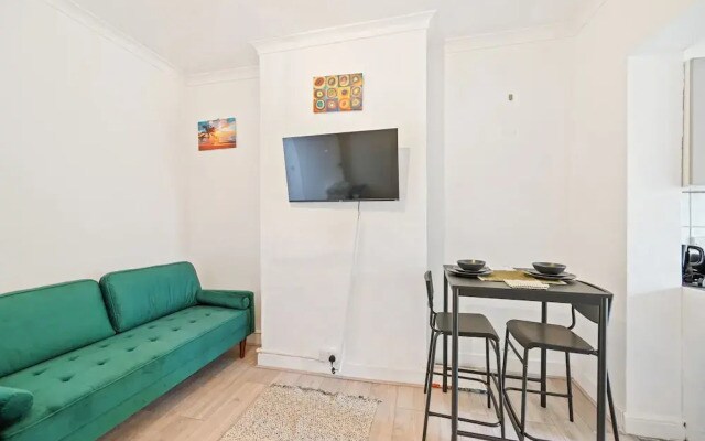 2-bed - Sleeps 4 - With Garden