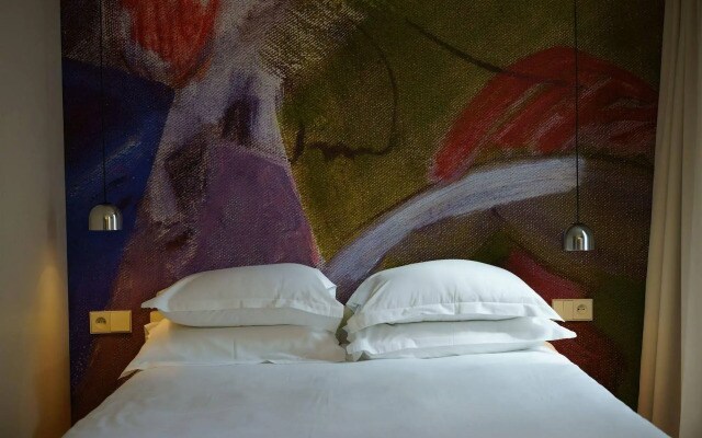 Max Hotel