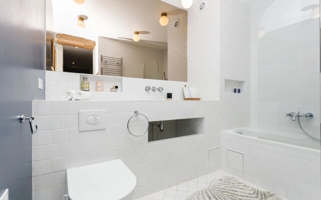 Les Halles - Louvre Private Apartment