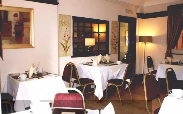 Tudor Lodge Hotel