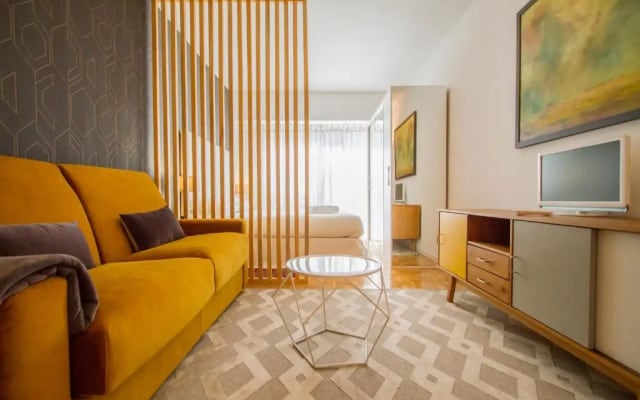 Urban District Apartments - Atocha Stylish with pool