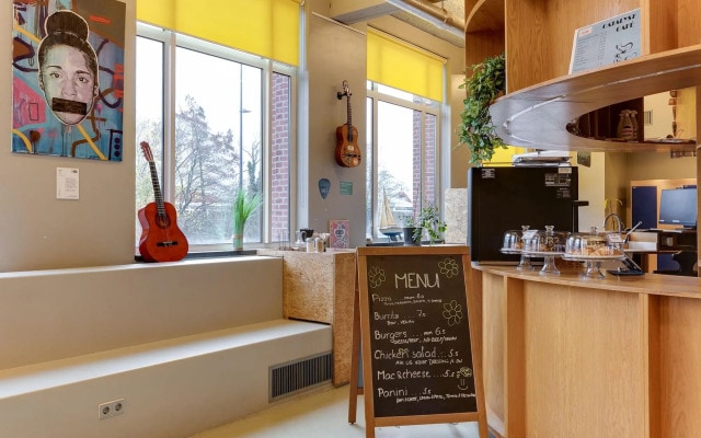 ClinkNOORD - Hostel