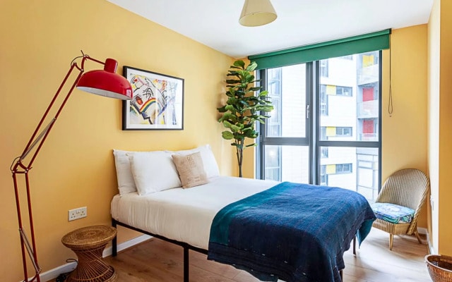 NEH - Vibrant and Modern Apartment With Canal View