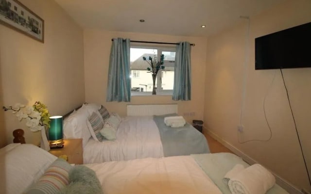 10 Atchison Gardens