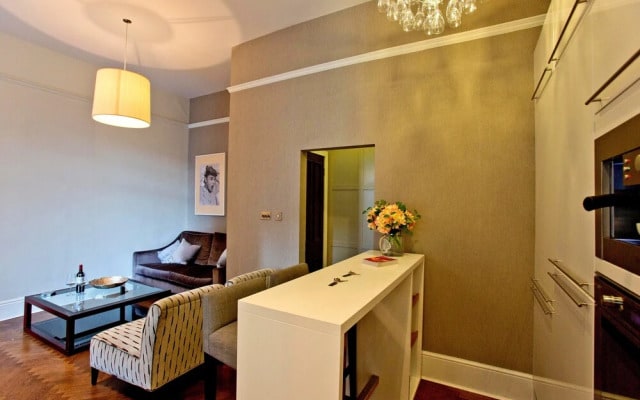 Stunning 2 bed and bath in Kensington