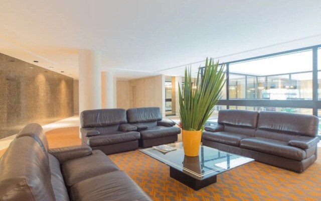 FOCH-CHAMPS ELYSEES Suites