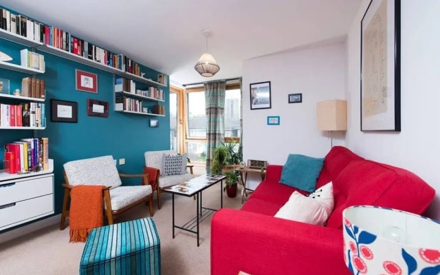 Homely 1 Bedroom Canal Side Flat with Balcony