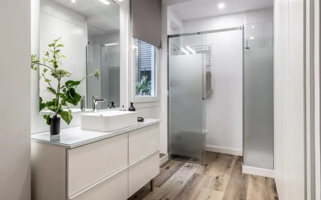 Casaluce - 2 Bedrooms in Trafalgar