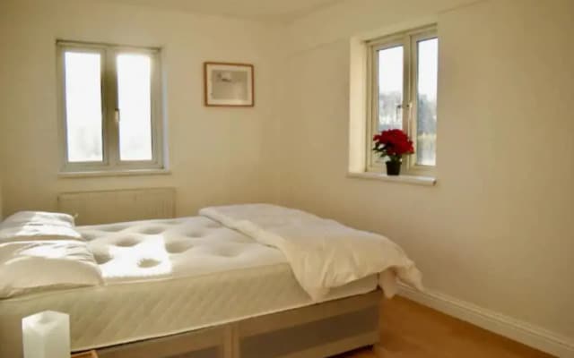 Spacious 3 Bedroom Flat Near Vibrant Camberwell