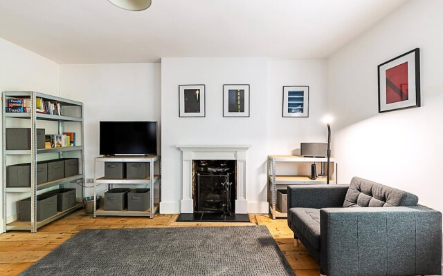 Stylish Chiswick Apartment With a Private Terrace